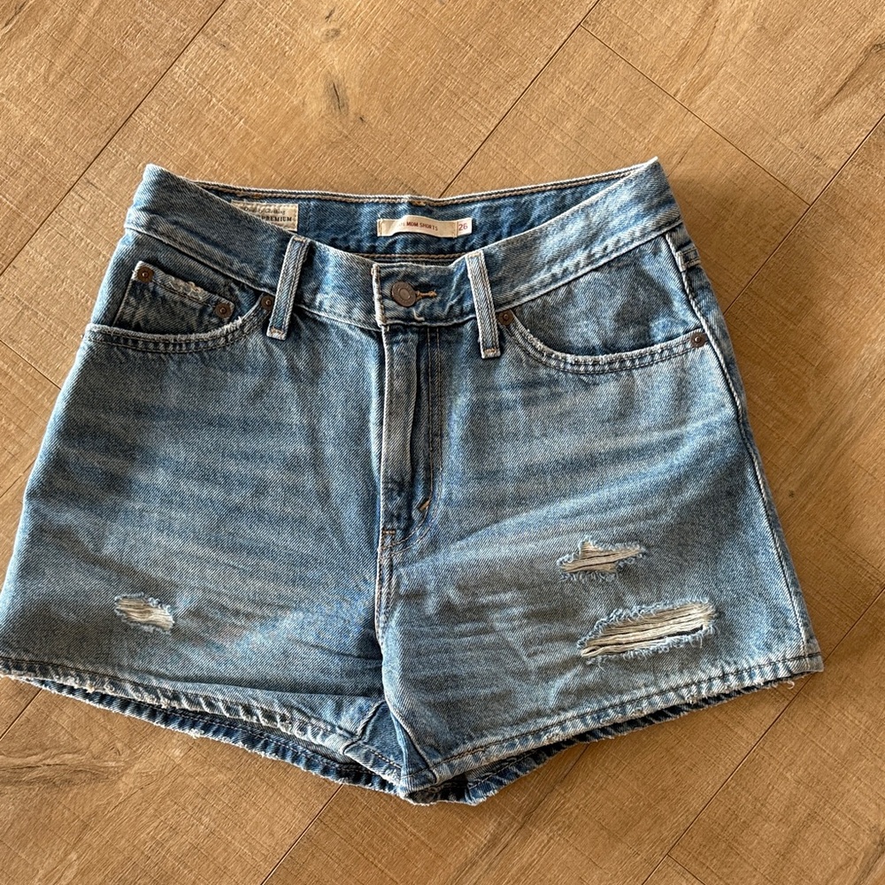 Levi’s 80s Mom Jean Short